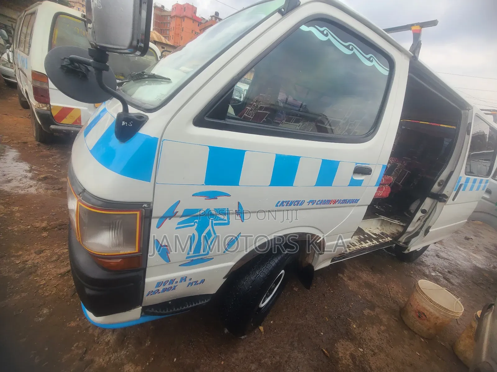 Toyota HiAce 2000 White