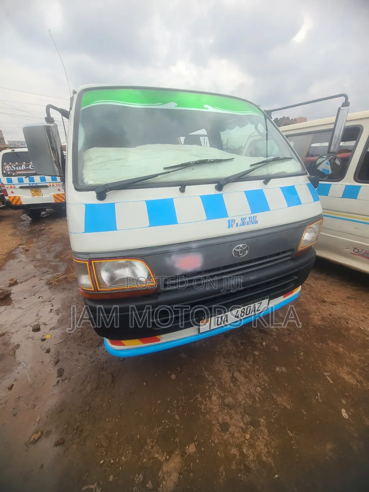 Toyota HiAce 2000 White