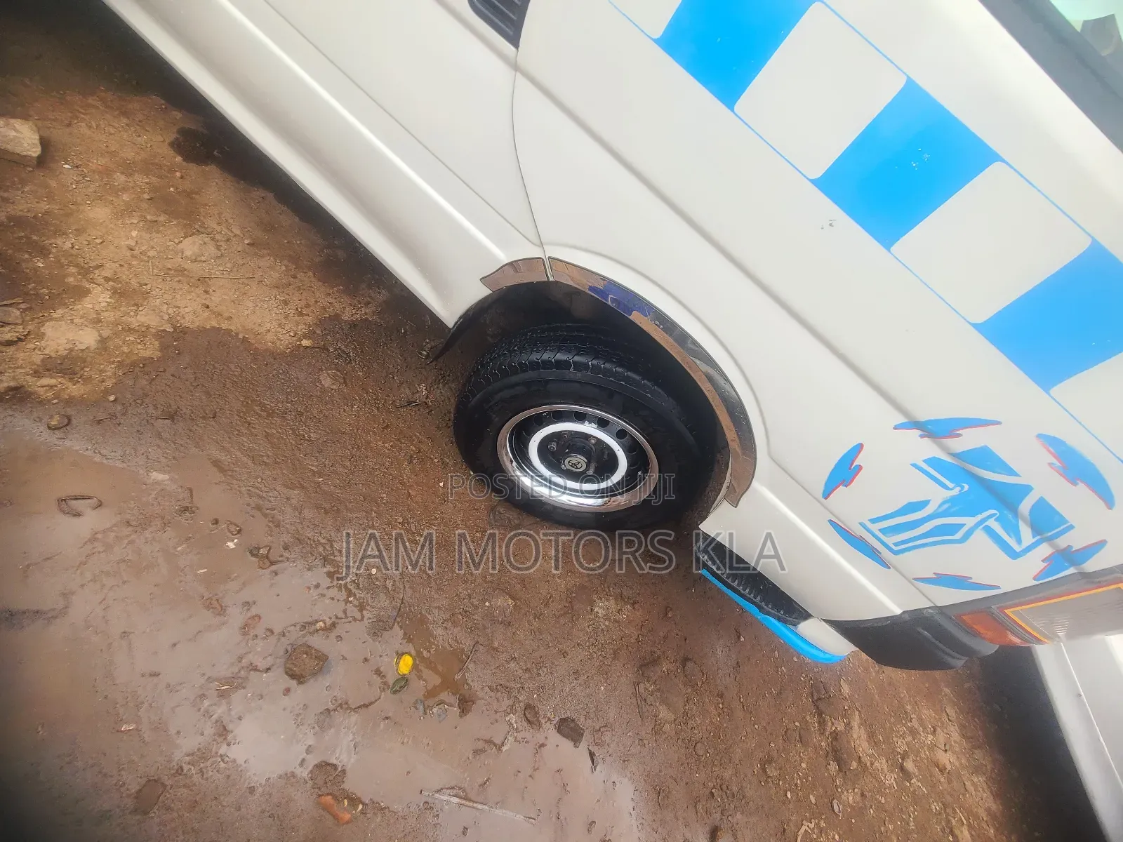 Toyota HiAce 2000 White