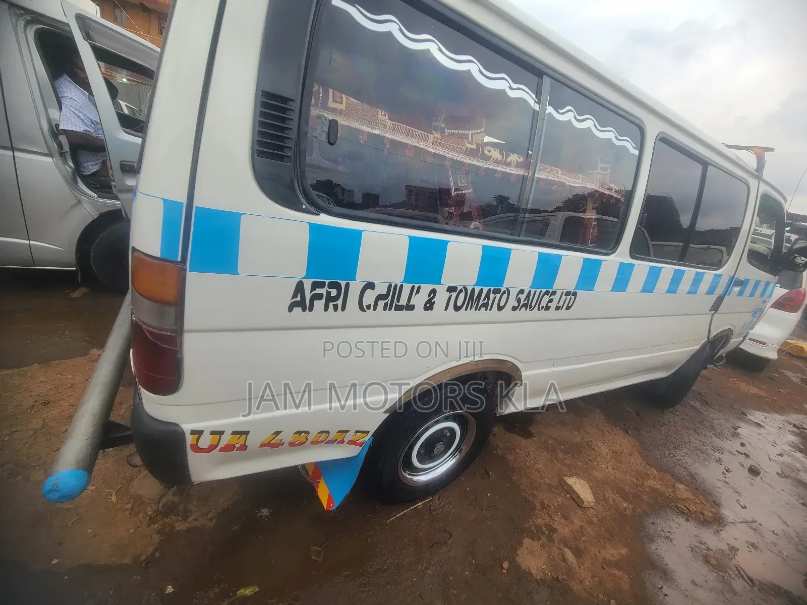 Toyota HiAce 2000 White