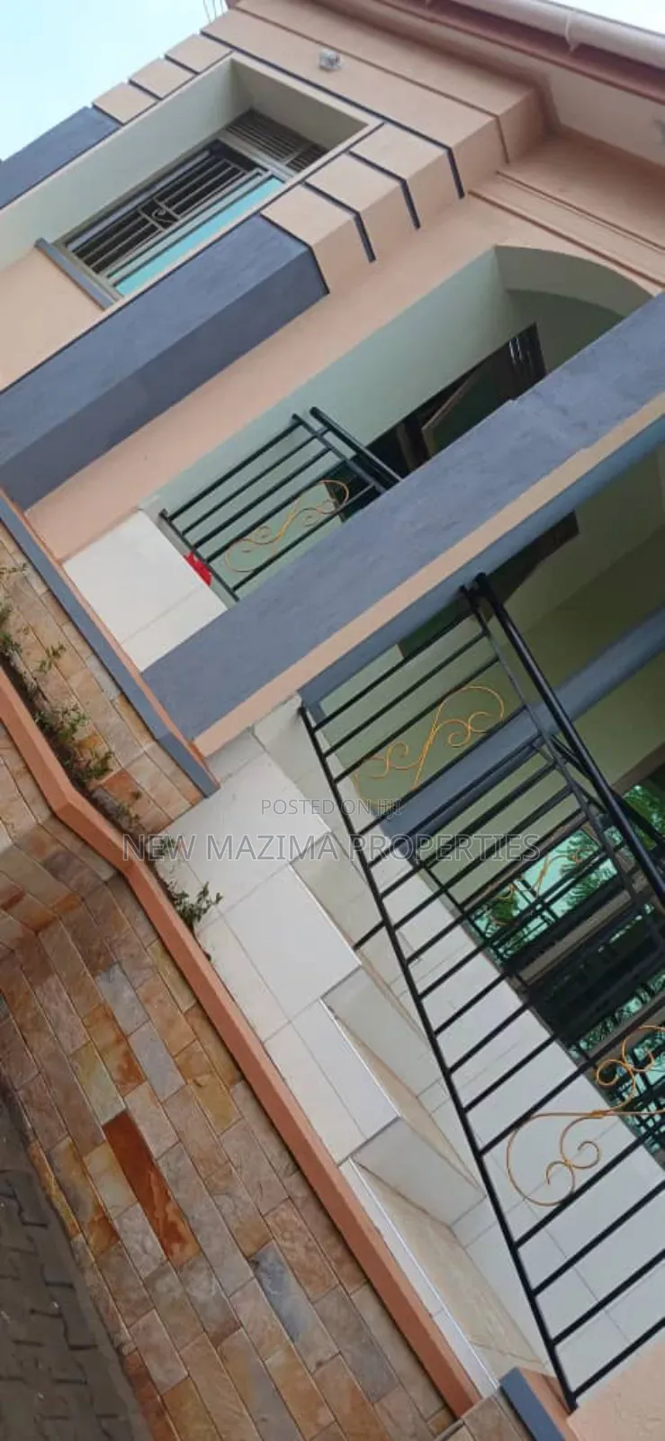 3bdrm Bungalow in Kitende Ntebe Rd, Central Division for sale