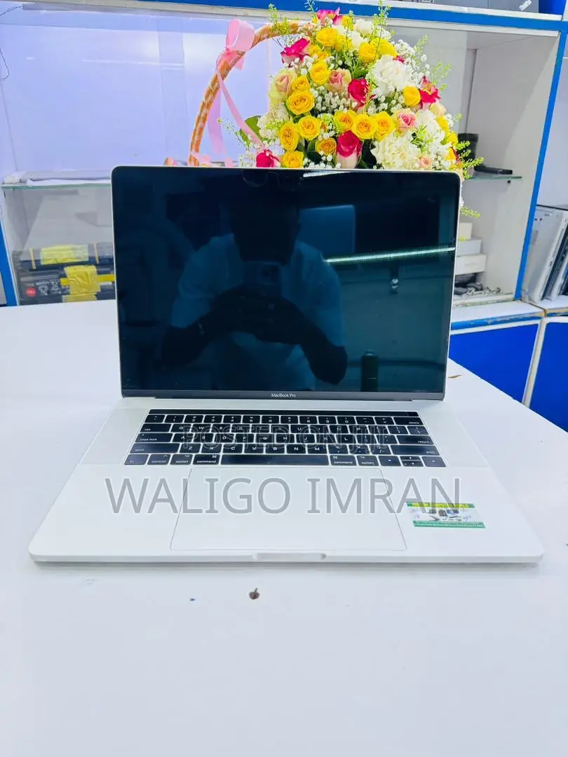 Laptop Apple MacBook Pro 2017 16GB Intel Core I7 SSD 512GB