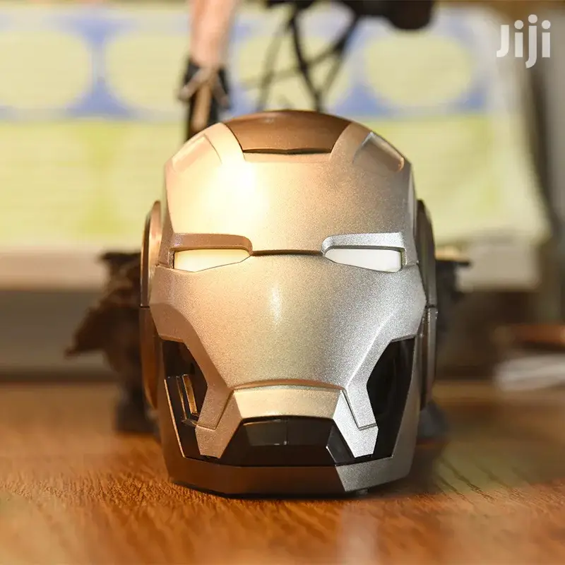 Black Mini Wireless Iron Man Helmet Bluetooth LED Speaker