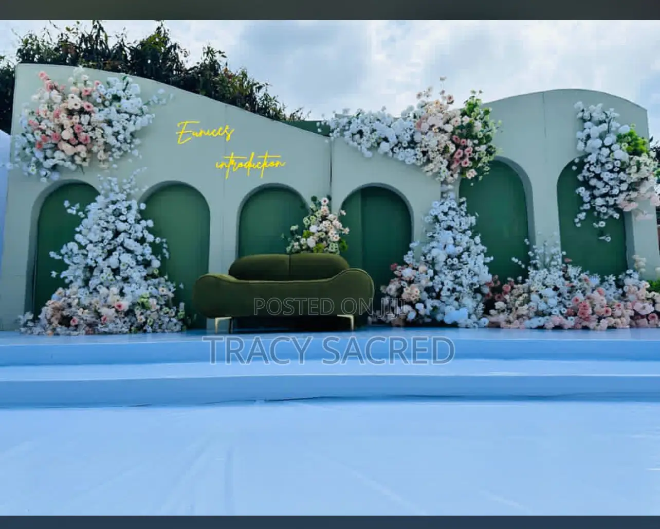Lydia’S Green Introduction Decoration