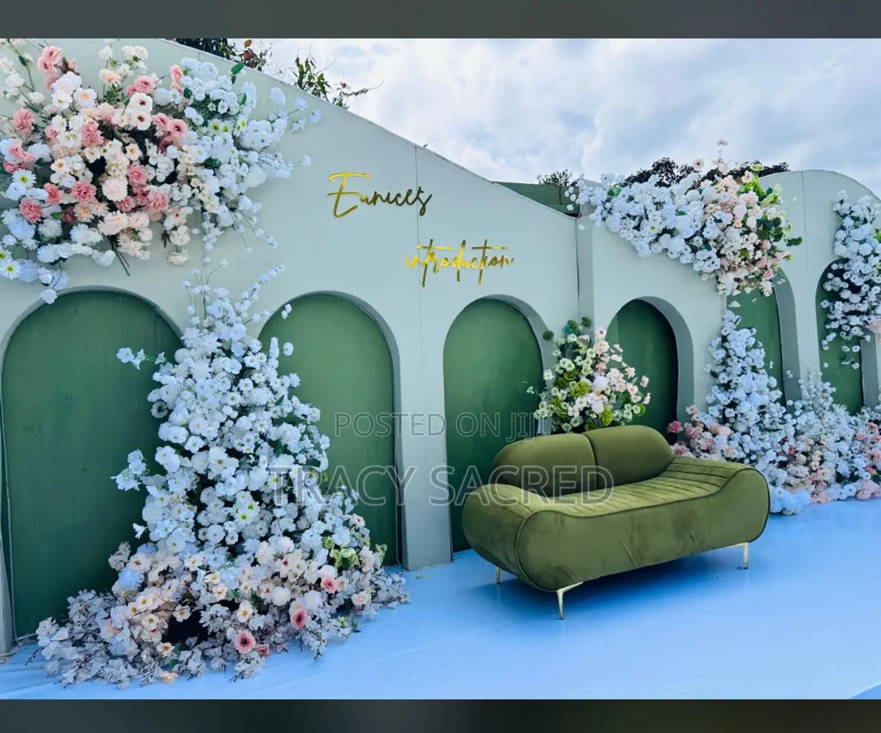 Lydia’S Green Introduction Decoration
