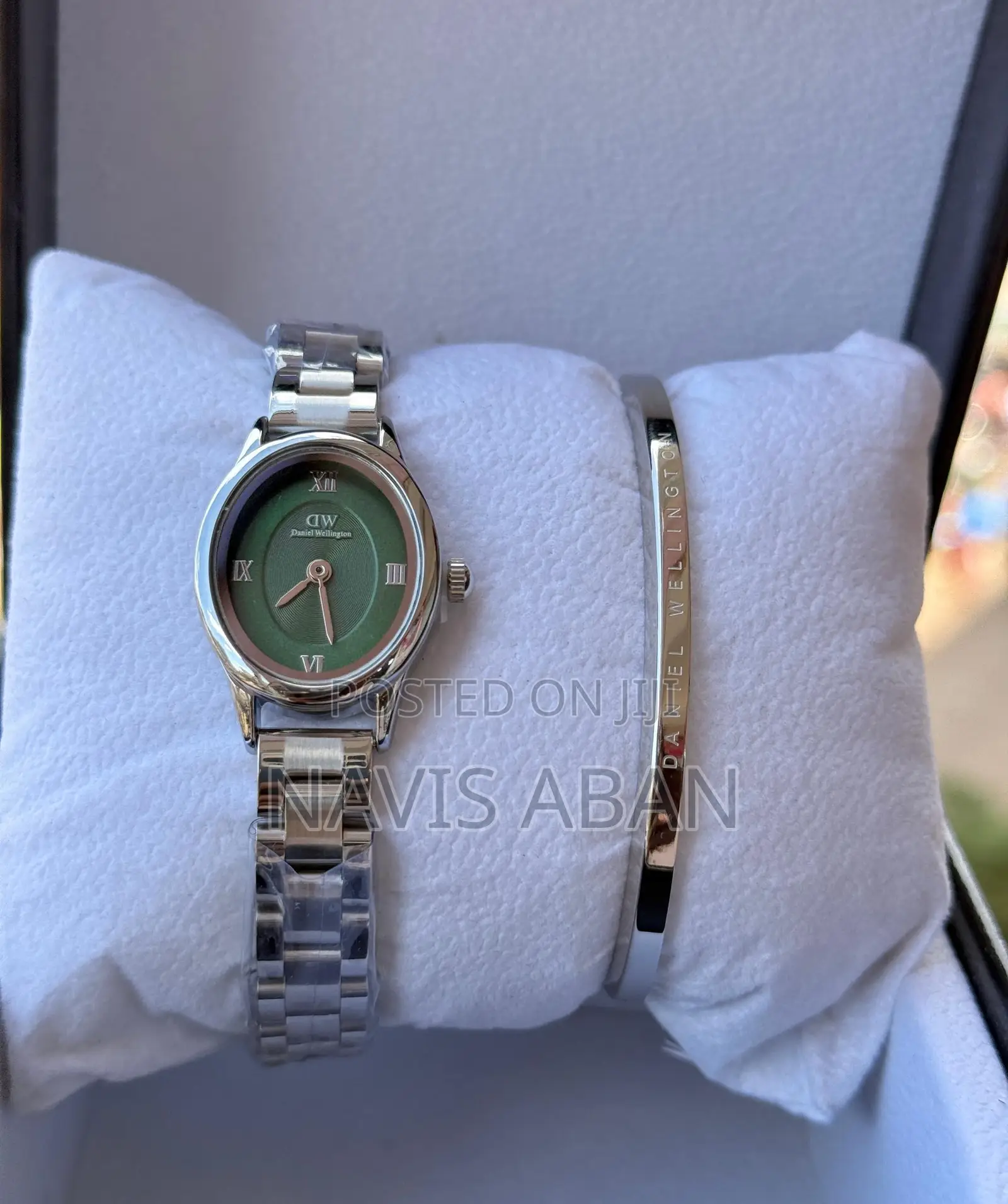 Daniel Wellington Watch Plus Free  Bracelete