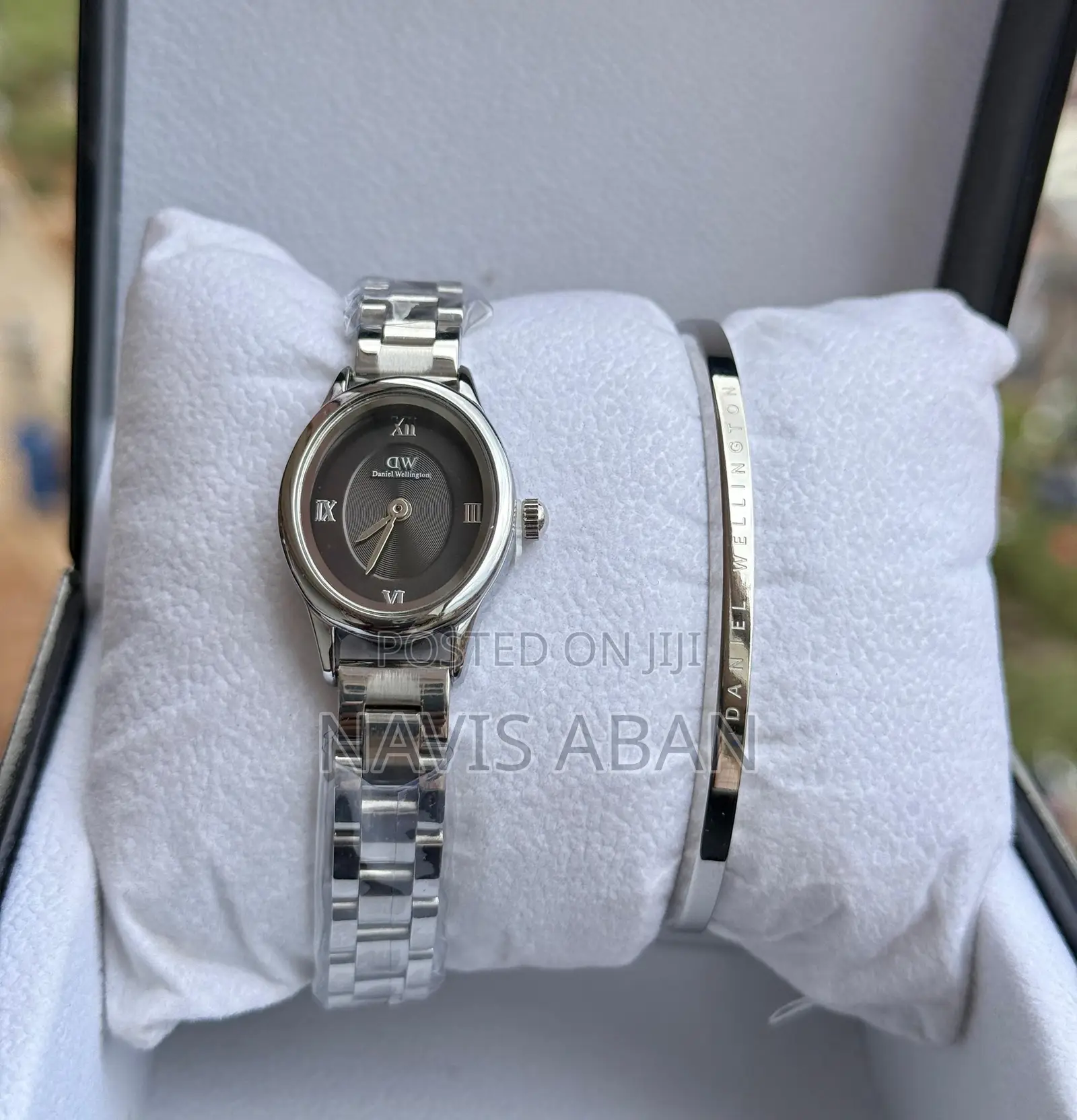 Daniel Wellington Watch Plus Free  Bracelete