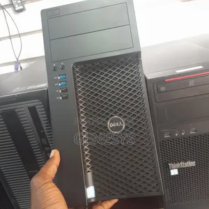 Desktop Computer Dell Precision 5720 16GB Intel Core I7 SSD 256GB