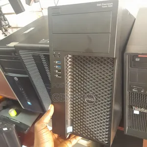 Desktop Computer Dell Precision 5720 16GB Intel Core I7 SSD 256GB