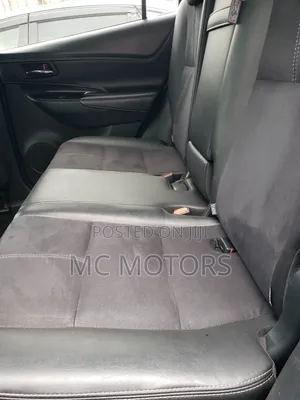 Toyota Harrier 2.0 2016 Black