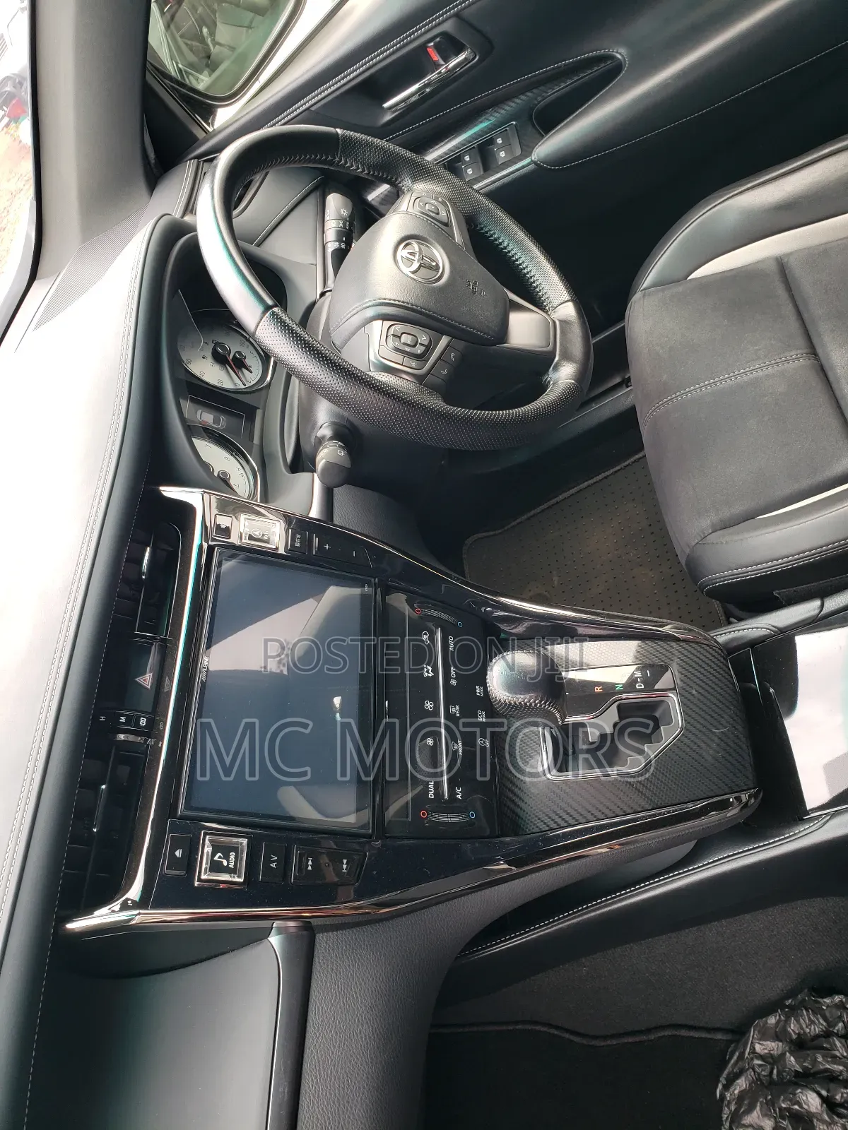 Toyota Harrier 2.0 2016 Black