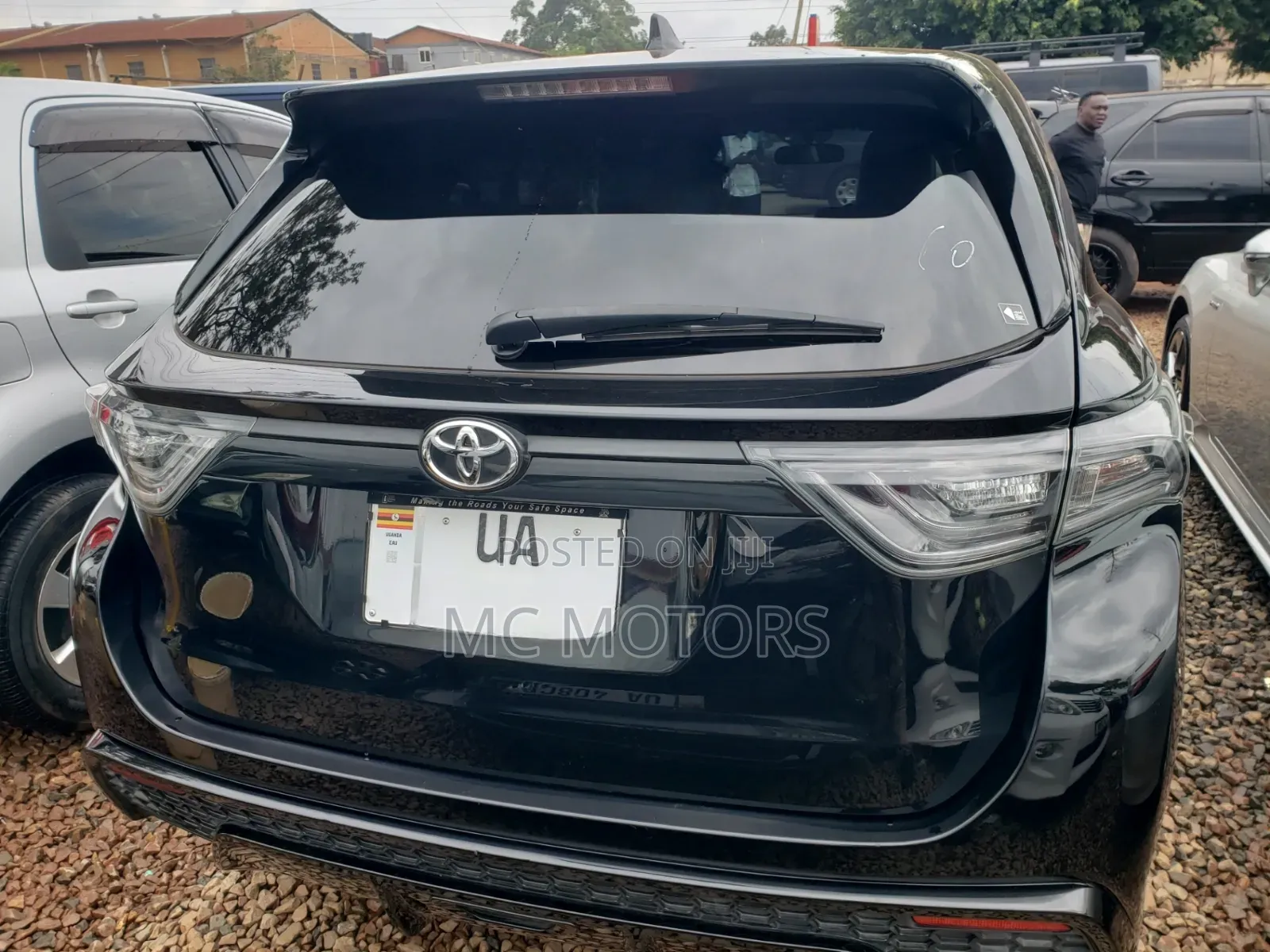 Toyota Harrier 2.0 2016 Black