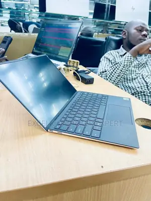 New Laptop Dell XPS 13 9310 8GB Intel Core I7 SSD 512GB