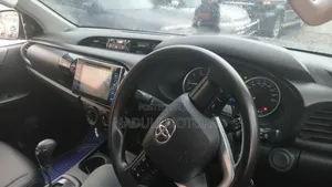 Toyota Hilux 2018 Green