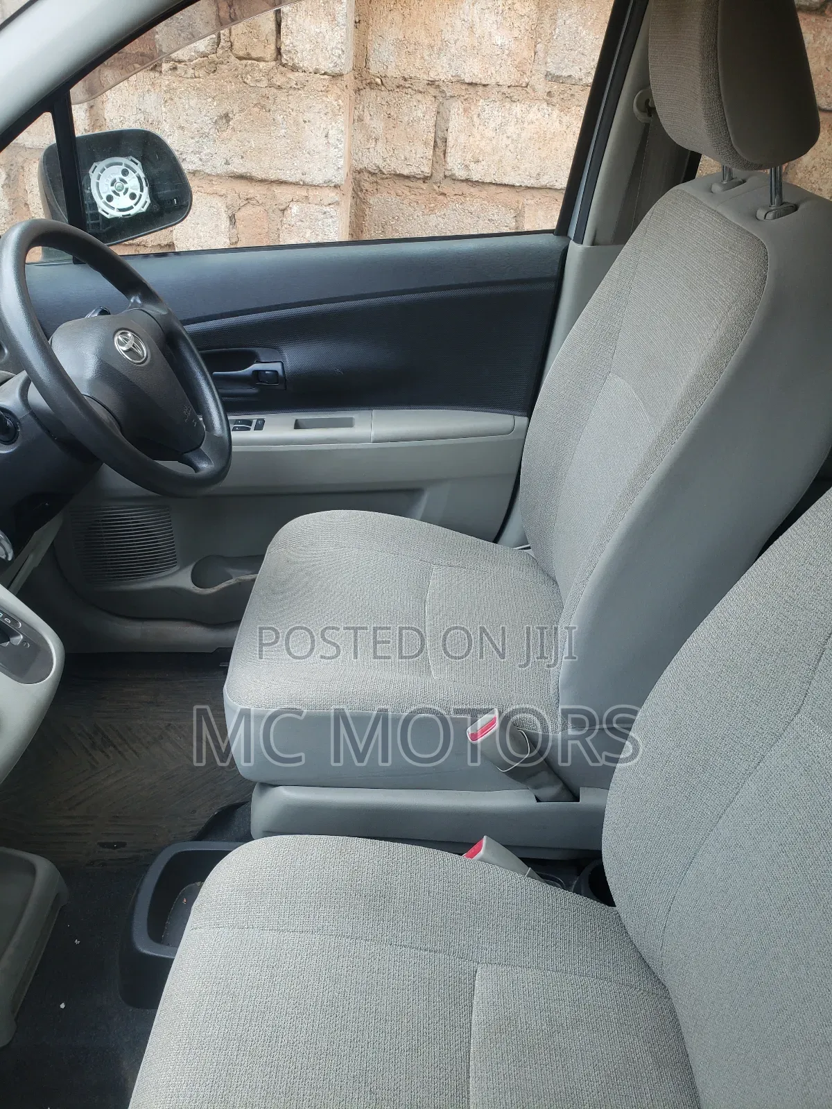 Toyota Passo Sette 1.5 AWD 2011 Silver