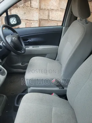 Toyota Passo Sette 1.5 AWD 2011 Silver