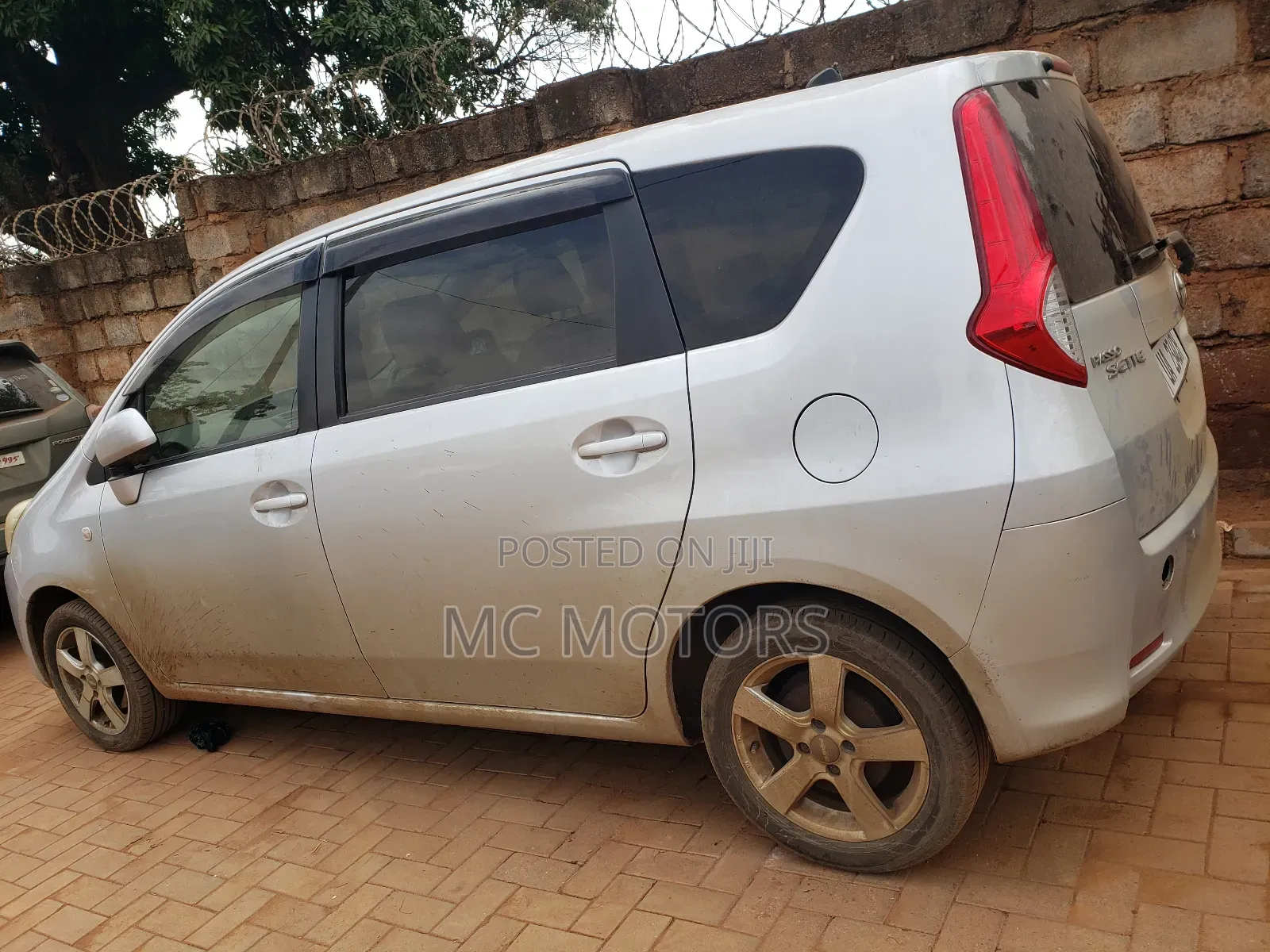 Toyota Passo Sette 1.5 AWD 2011 Silver
