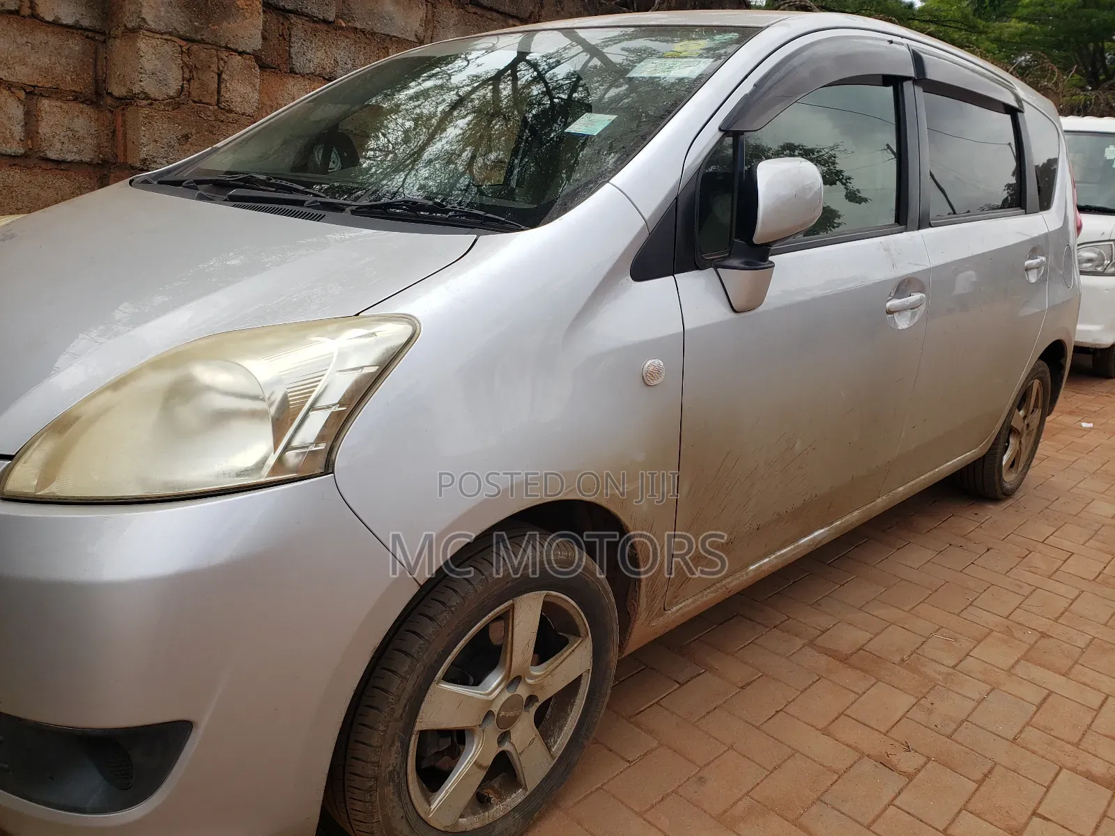 Toyota Passo Sette 1.5 AWD 2011 Silver