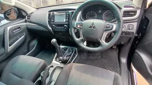 Mitsubishi Pajero Sport 2020 Blue