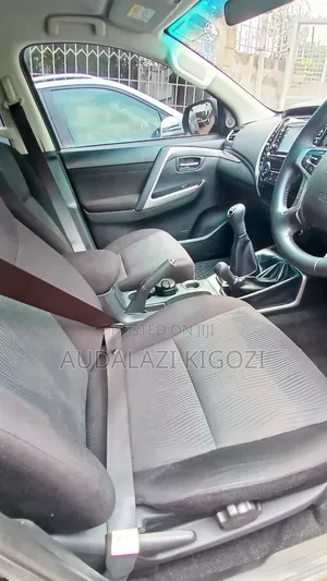 Mitsubishi Pajero Sport 2020 Blue