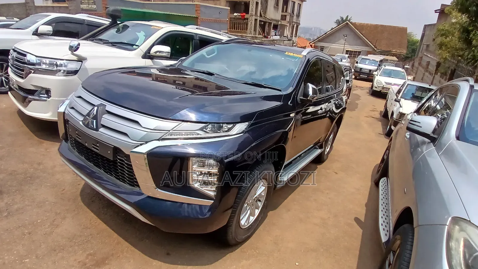 Mitsubishi Pajero Sport 2020 Blue