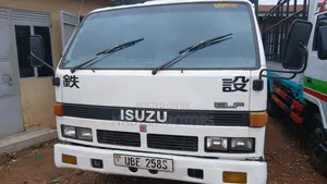 Isuzu Elf Truck 2000 White