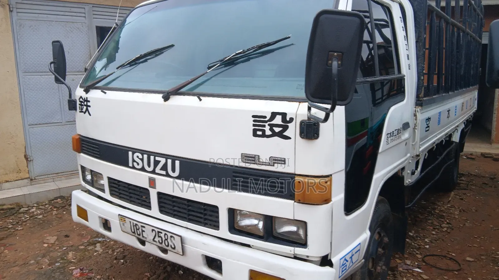 Isuzu Elf Truck 2000 White