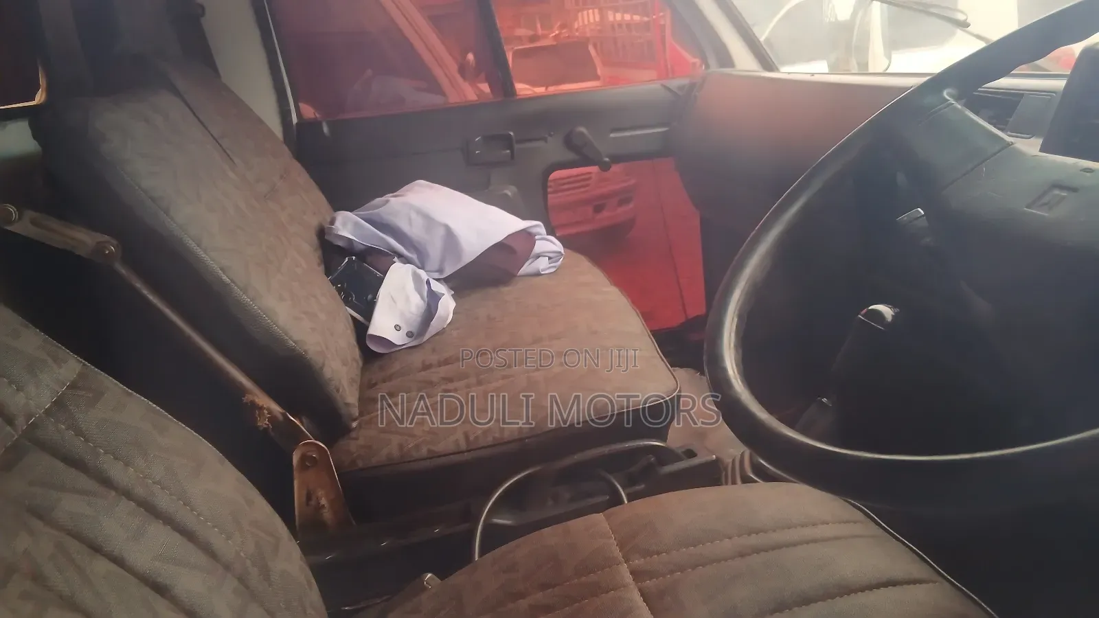Isuzu Elf Truck 2000 White
