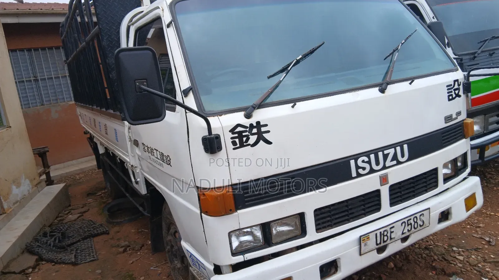 Isuzu Elf Truck 2000 White