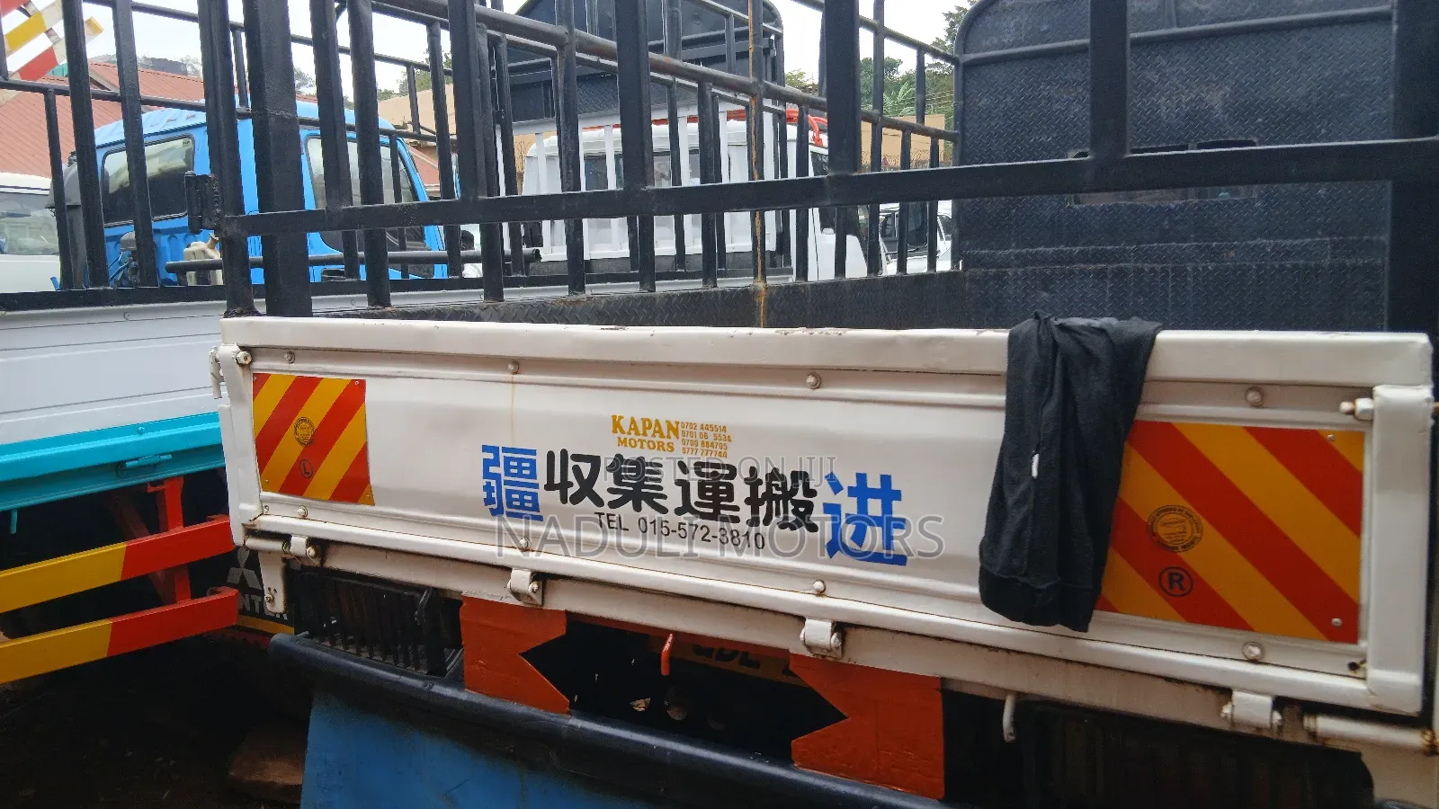 Isuzu Elf Truck 2000 White