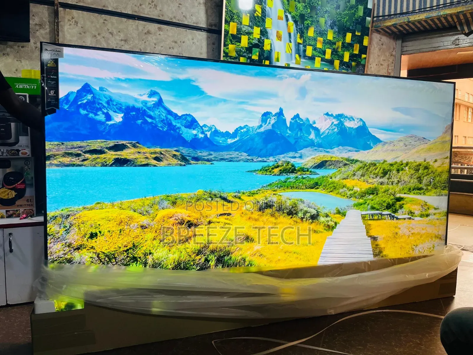 It's Blackark Tv 100" Inch Smart