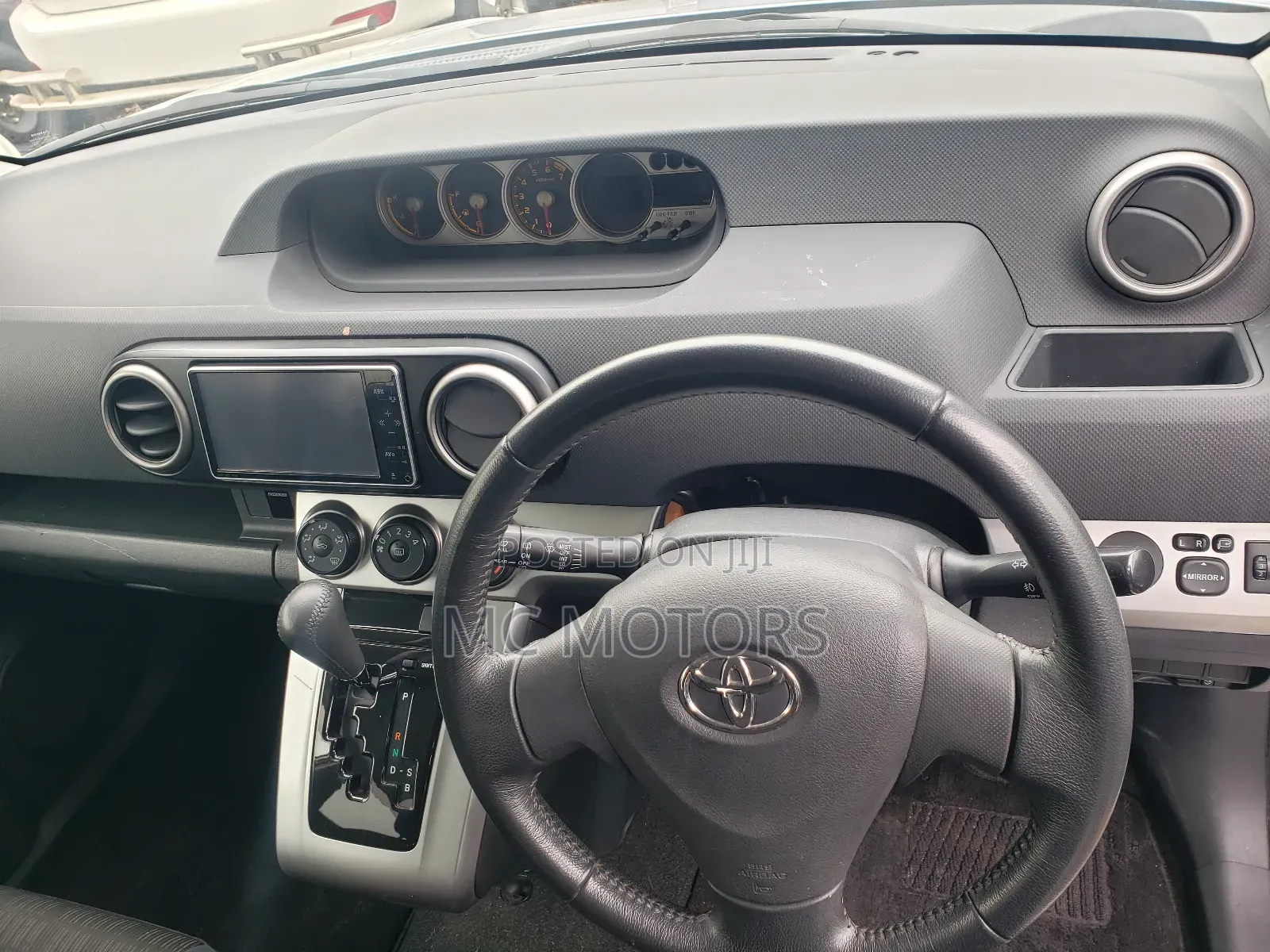Toyota Corolla Rumion Hatchback 1.5 FWD 2011 Silver