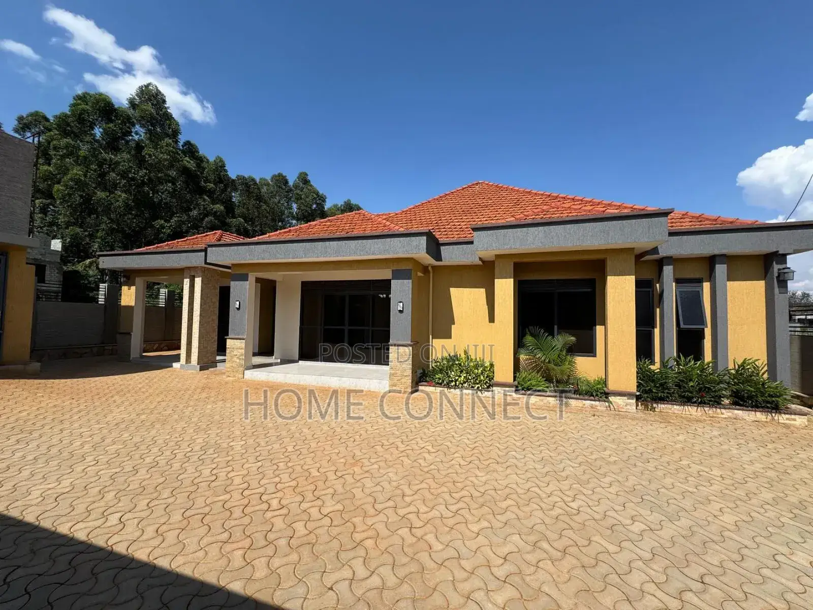 4bdrm Bungalow in Muyenga, Central Division for rent