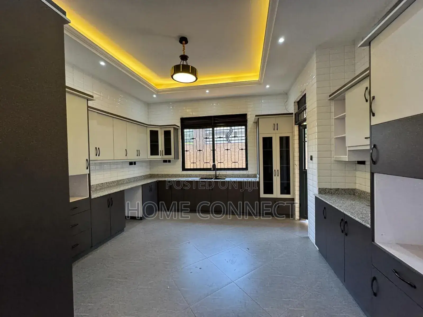 4bdrm Bungalow in Muyenga, Central Division for rent