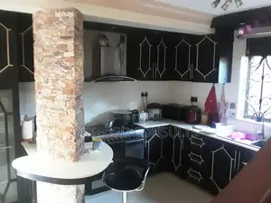 5bdrm House in Makindye for rent
