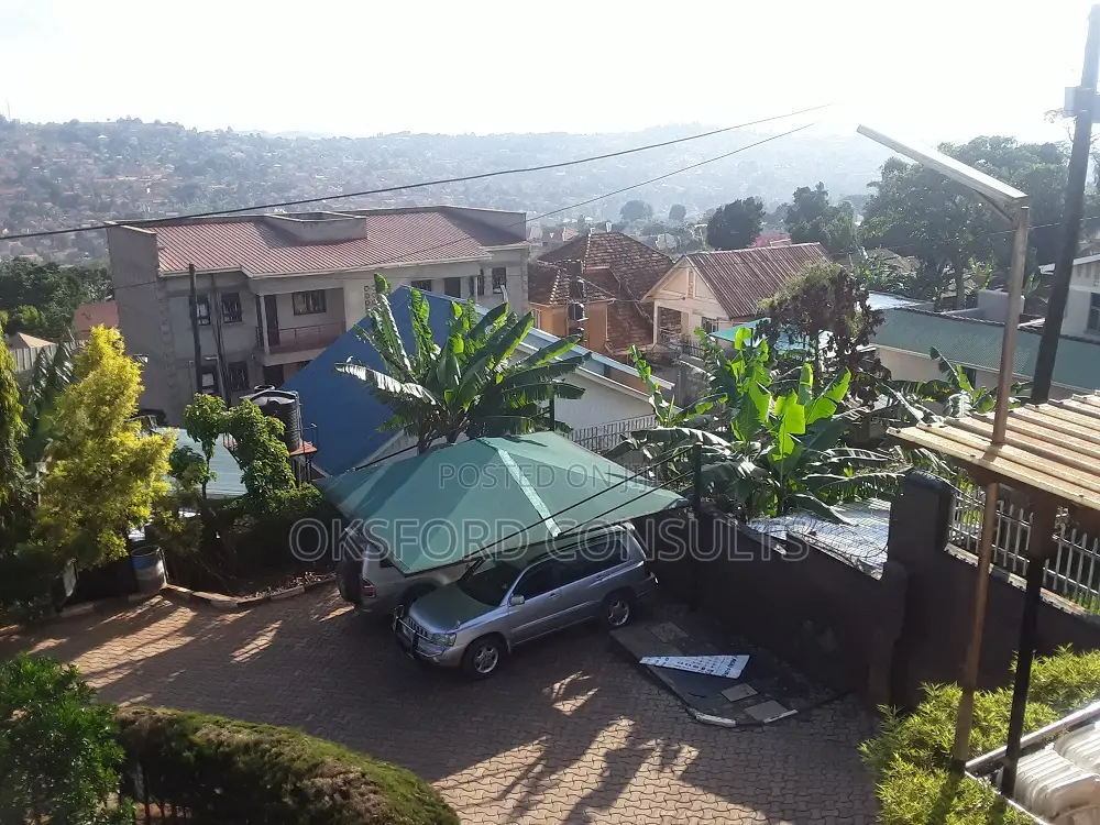 5bdrm House in Makindye for rent