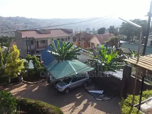 5bdrm House in Makindye for rent