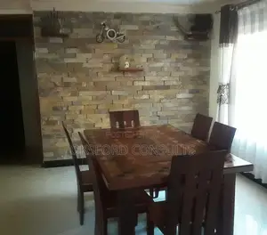 5bdrm House in Makindye for rent