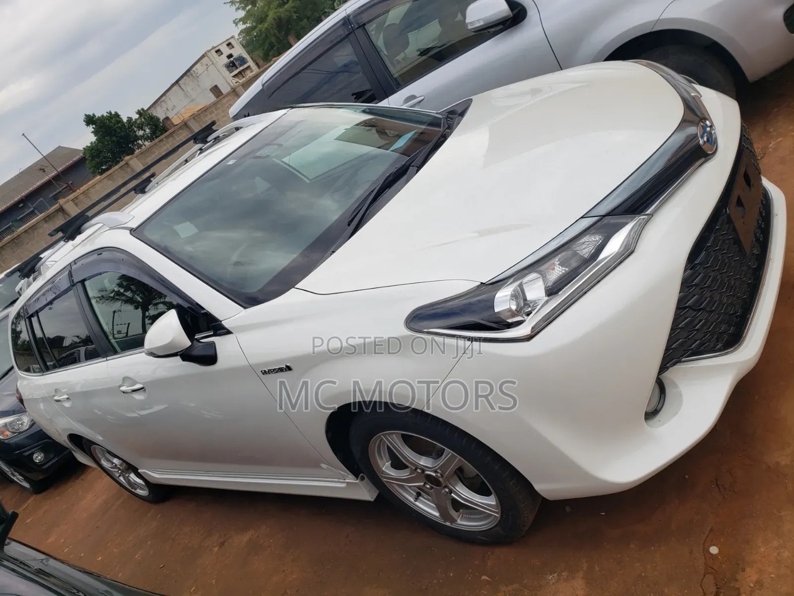 Toyota Corolla Fielder 1.5 Hybrid FWD 2016 White