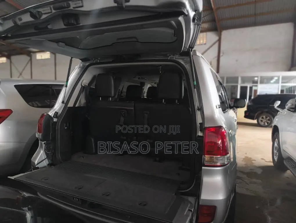 Toyota Land Cruiser 4.6 V8 ZX 2011 Silver