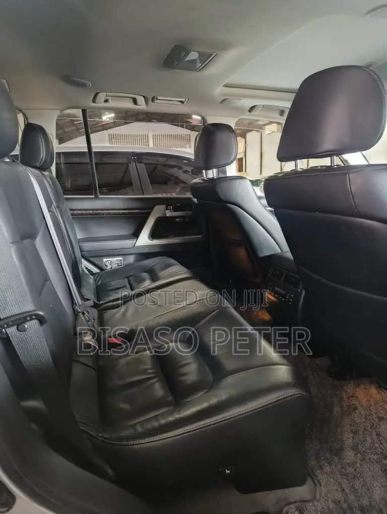 Toyota Land Cruiser 4.6 V8 ZX 2011 Silver