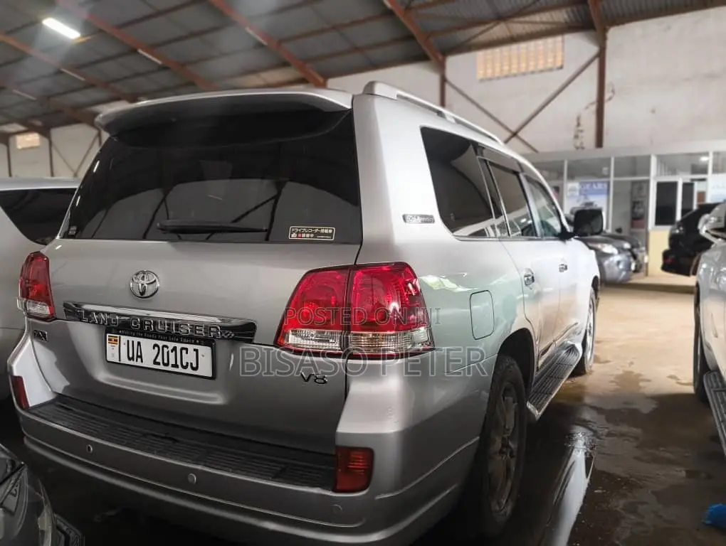 Toyota Land Cruiser 4.6 V8 ZX 2011 Silver