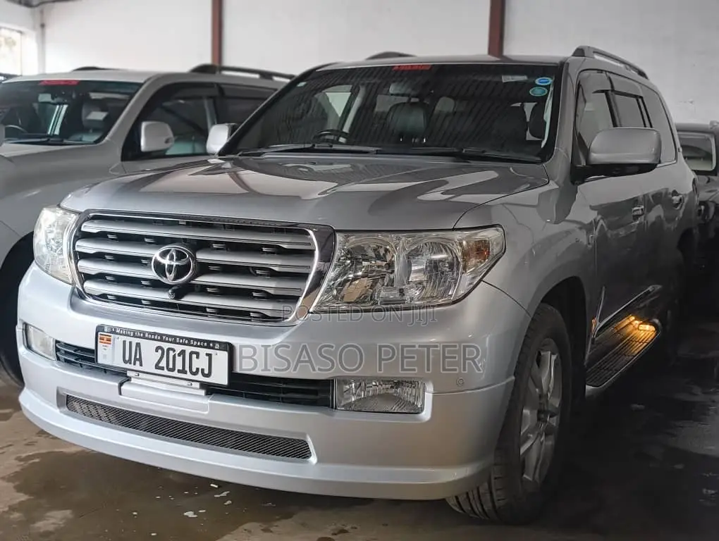 Toyota Land Cruiser 4.6 V8 ZX 2011 Silver