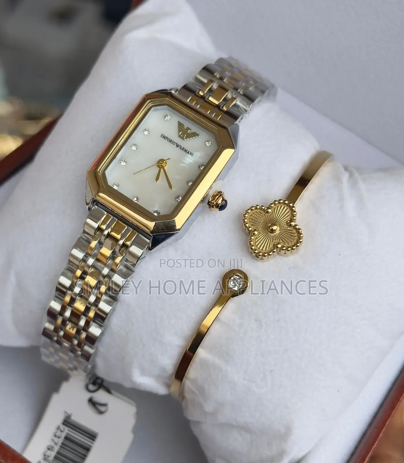Ladies' Emporio Armani Wrist Analog Time Piece With a Bracelet