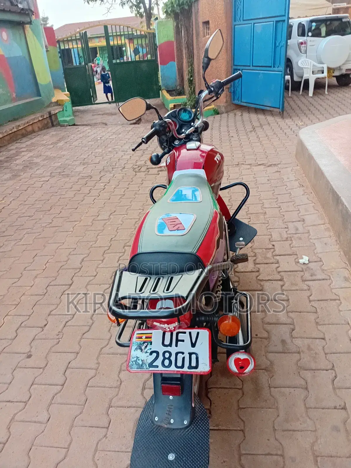 TVS HLX 125 2023 Red