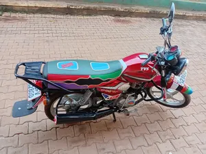 TVS HLX 125 2023 Red