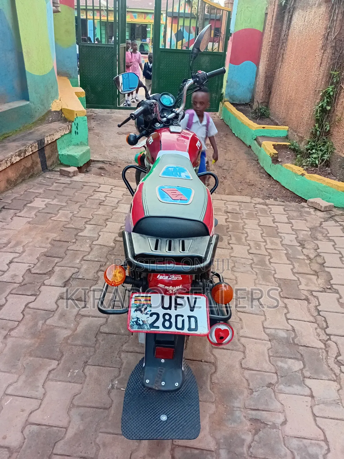 TVS HLX 125 2023 Red