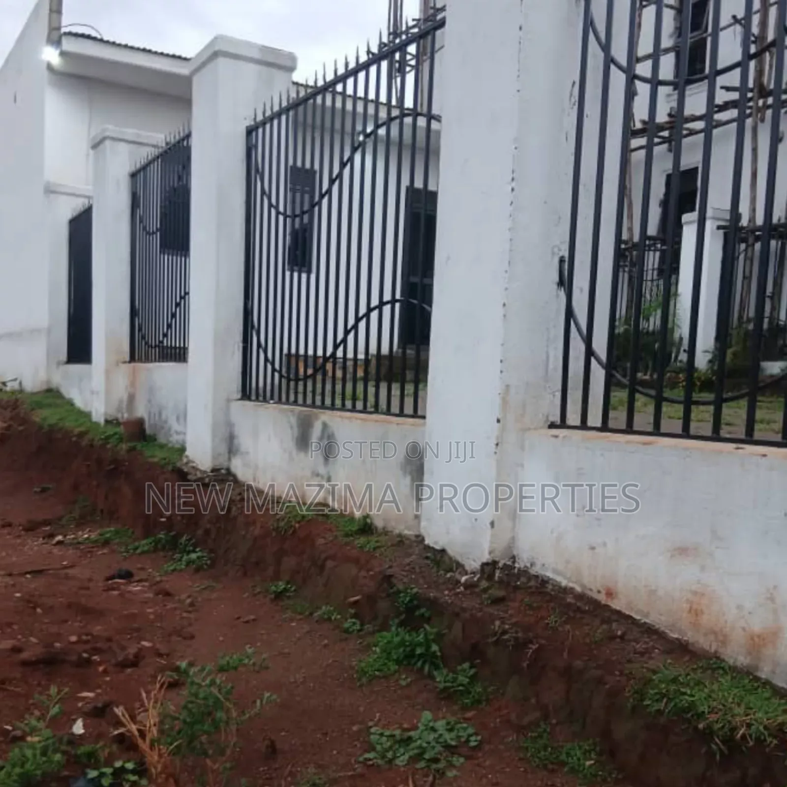 3bdrm House in Namasuba Town, Central Division for sale