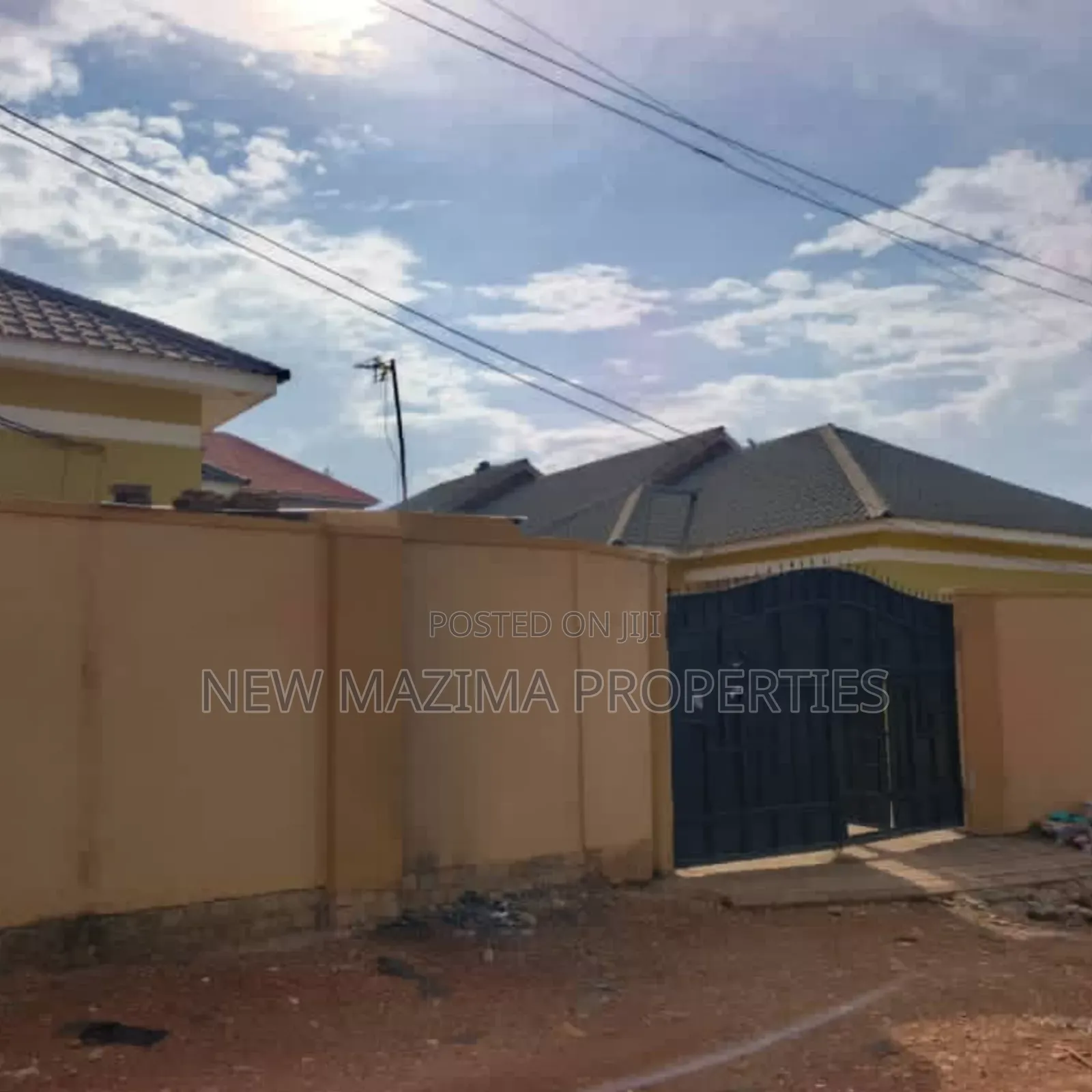 20bdrm House in Nansana Town, Central Division for sale