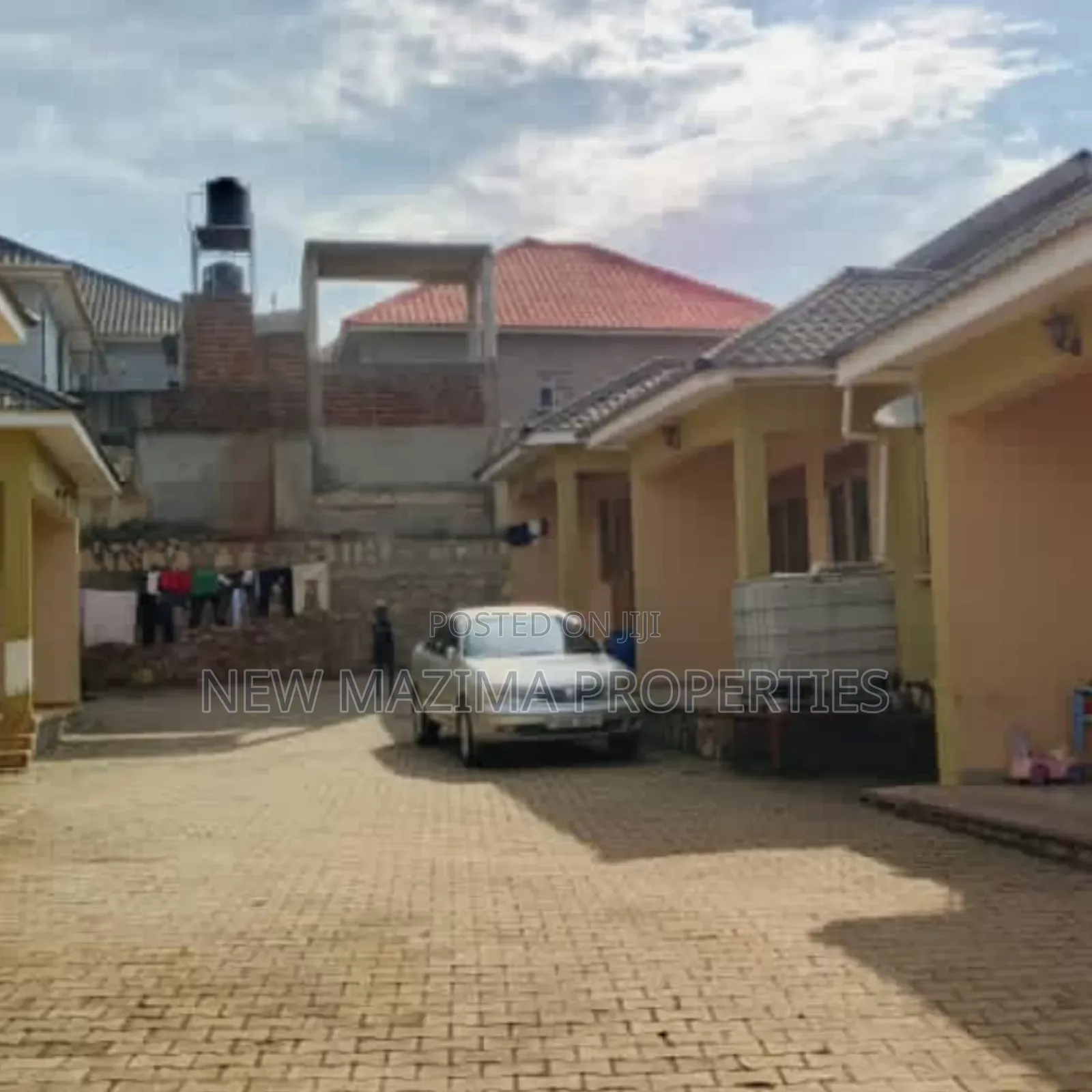 20bdrm House in Nansana Town, Central Division for sale